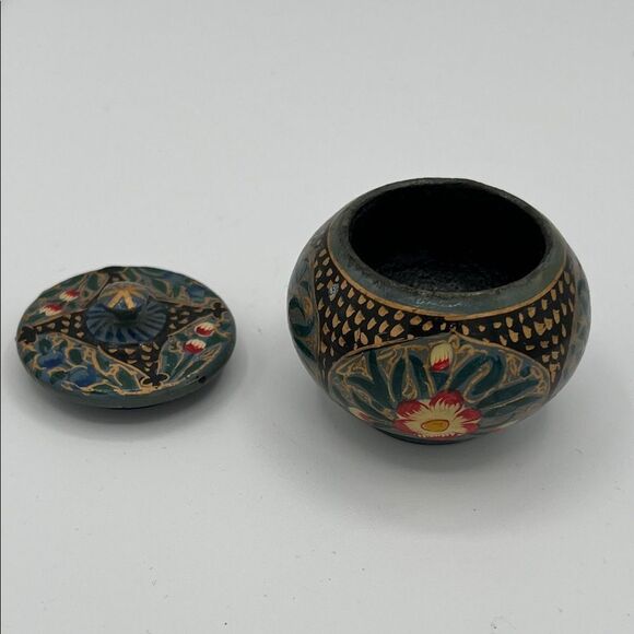 Lacquer Papier-Mache Handcrafted Floral Decorative Trinket Box India - Picture 3 of 5